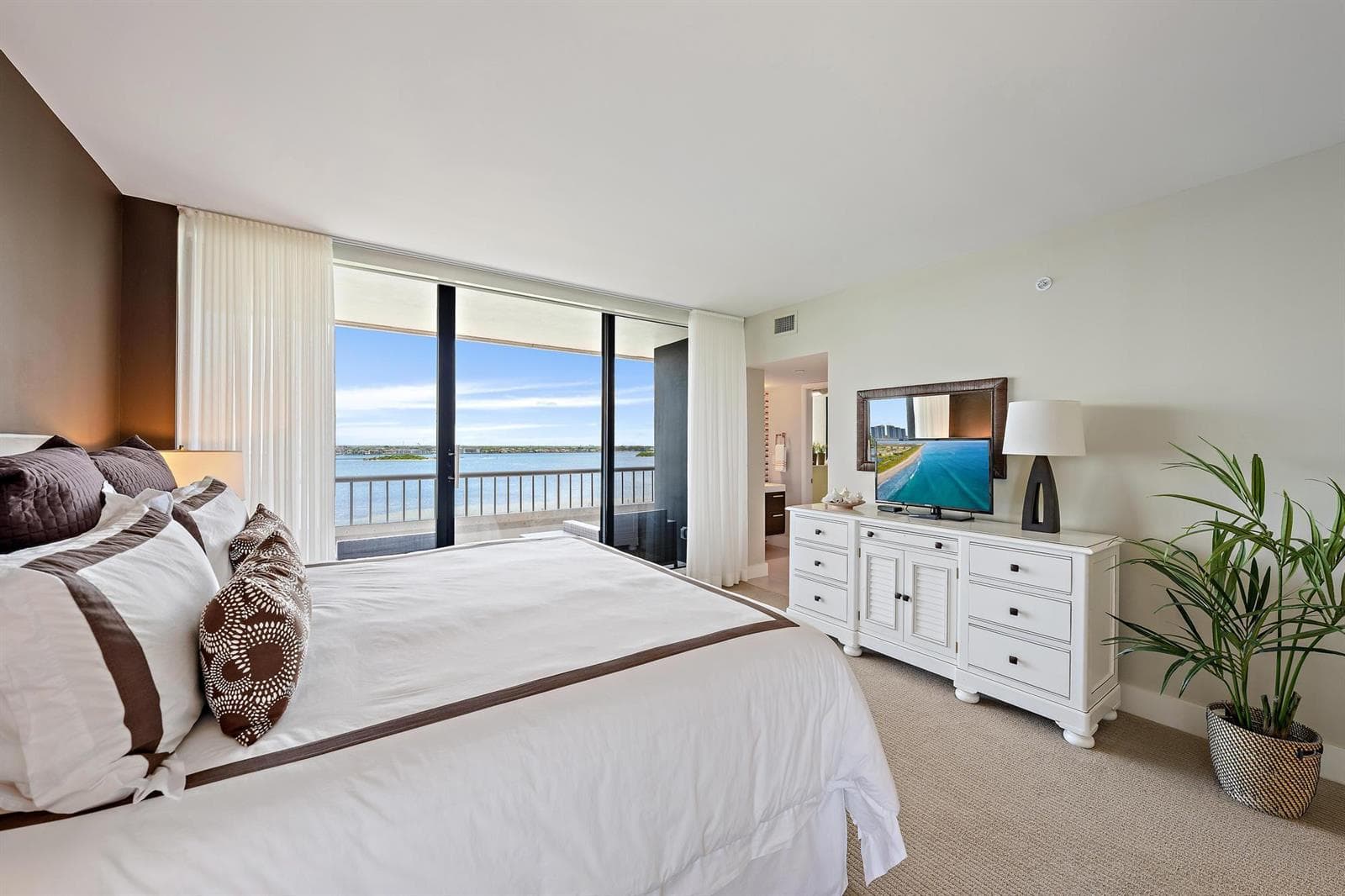 5250 N Ocean Drive 10s photo 12