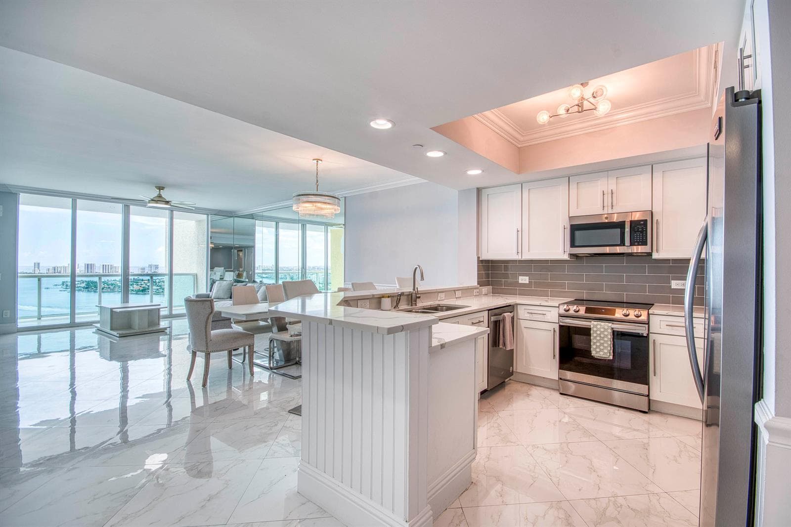 2650 Lake Shore Drive 2303 photo 3