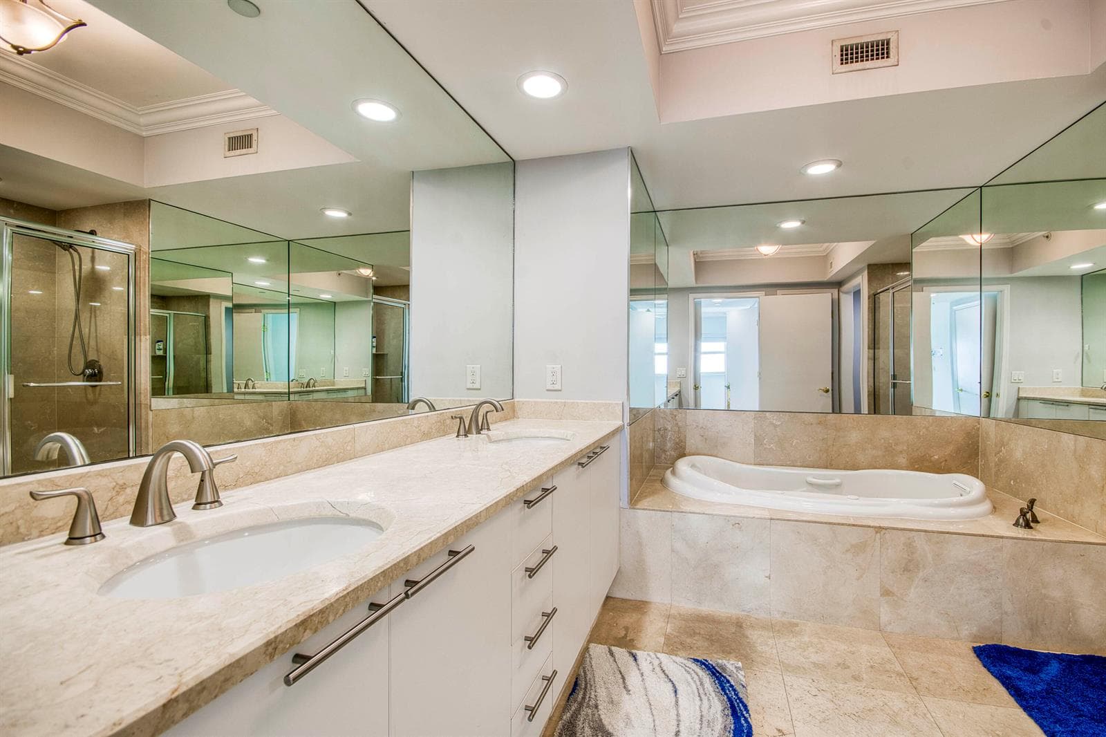 2650 Lake Shore Drive 2303 photo 20