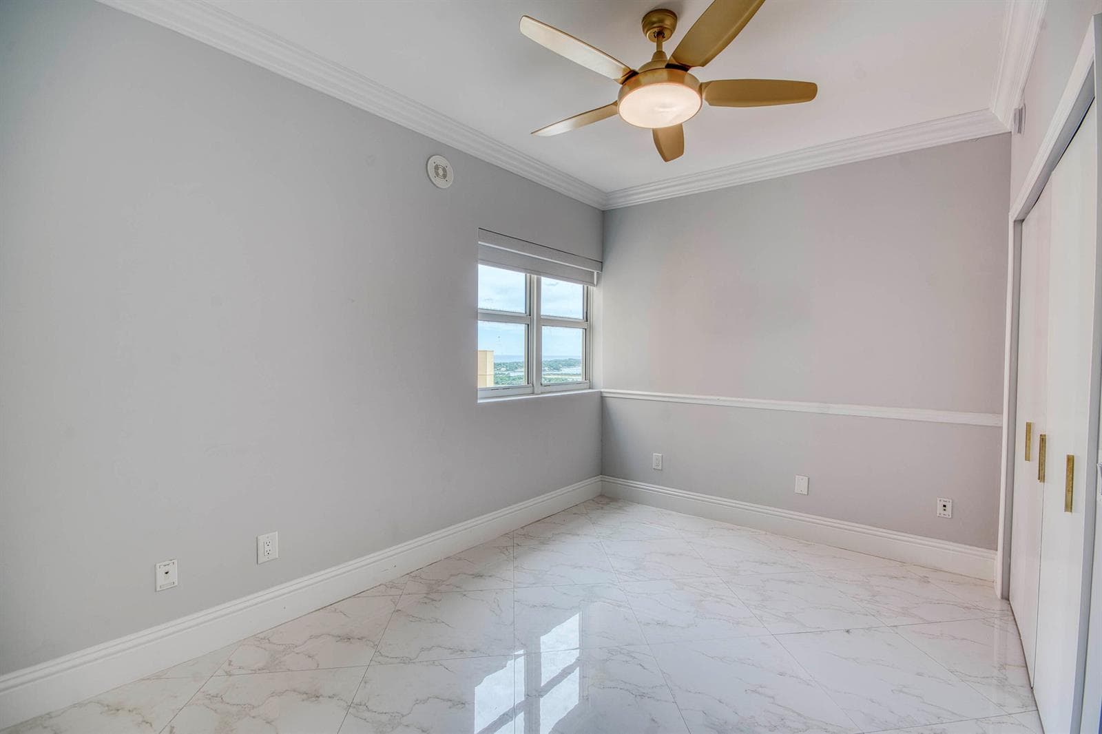 2650 Lake Shore Drive 2303 photo 24