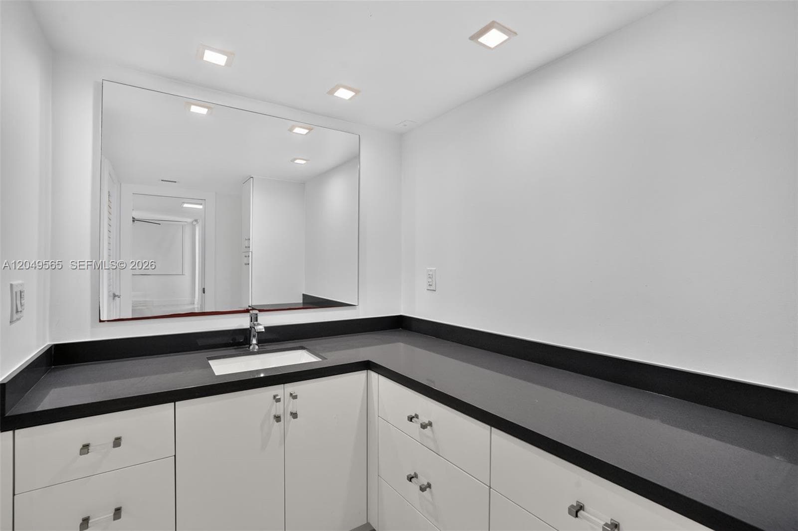 6039 Collins Ave 1624 photo 16