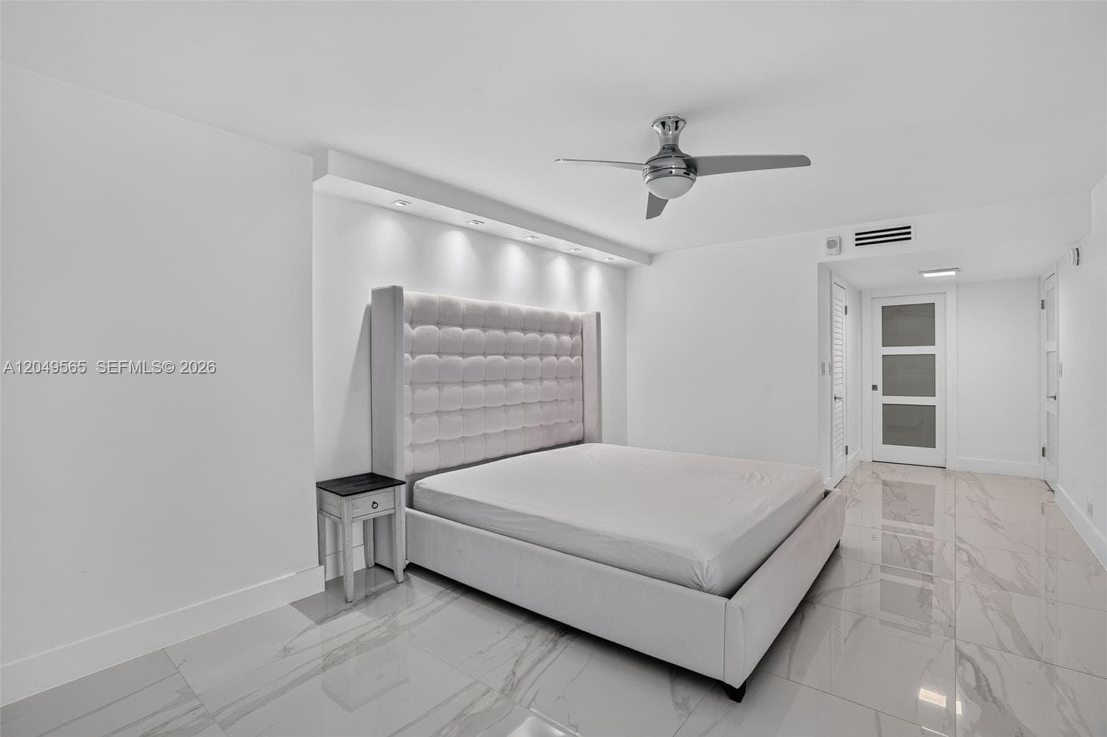6039 Collins Ave 1624 photo 12