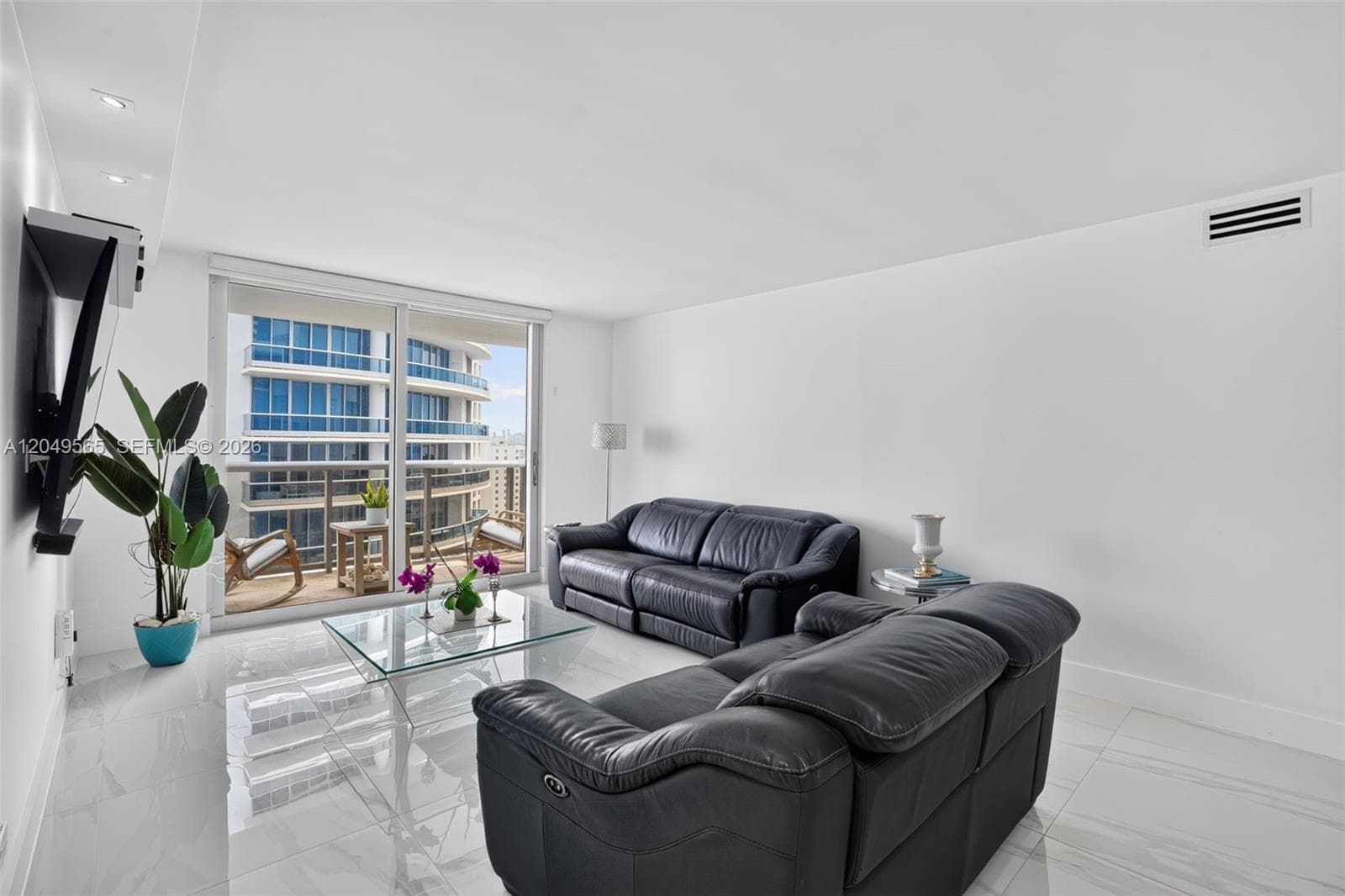 6039 Collins Ave 1624 photo 7
