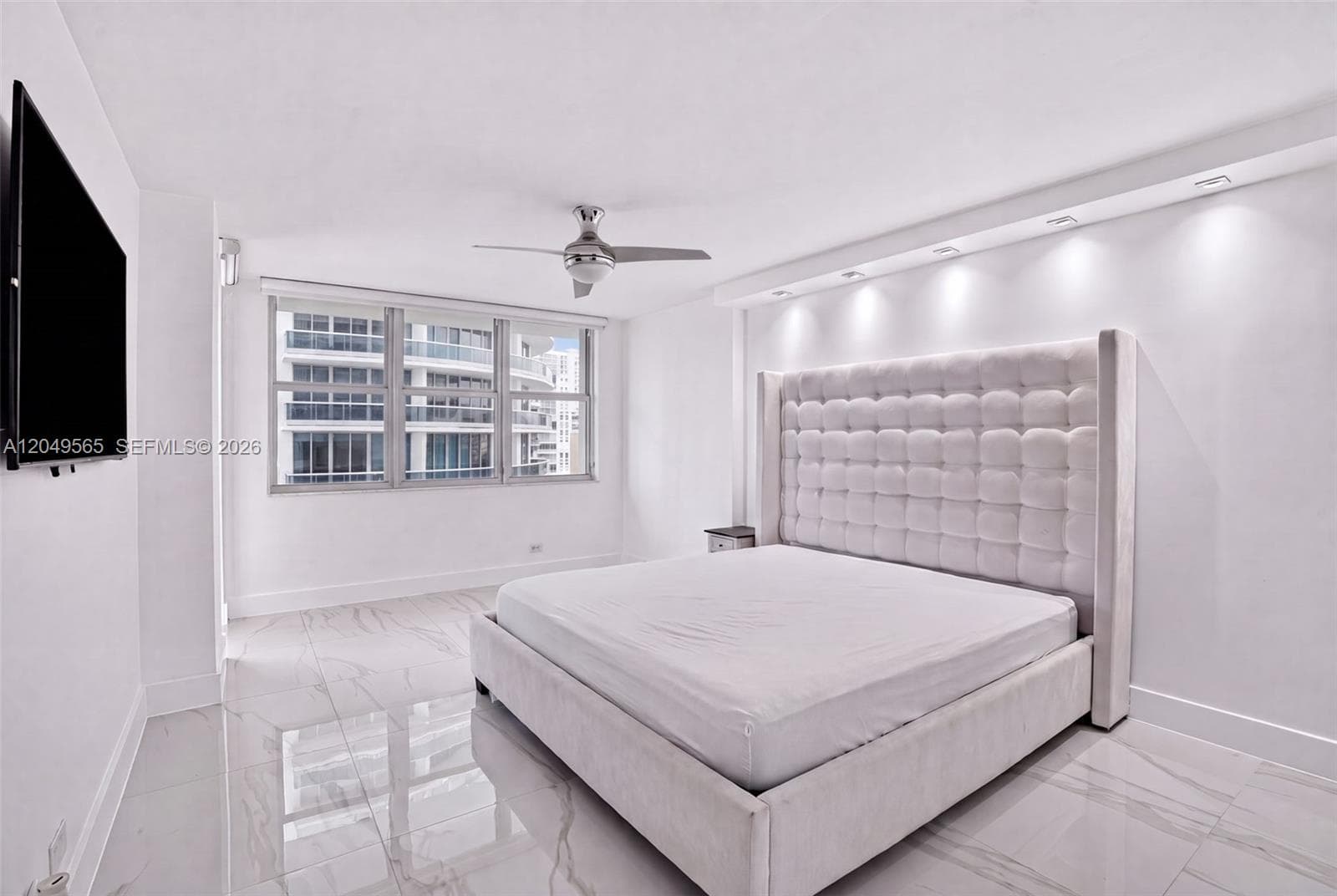 6039 Collins Ave 1624 photo 11