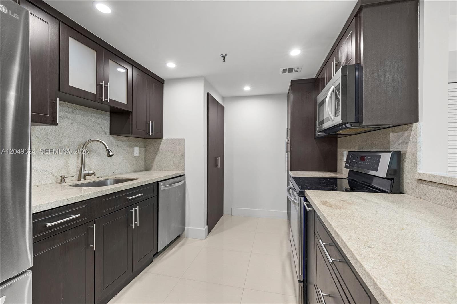 2457 Collins Ave 307 photo 2