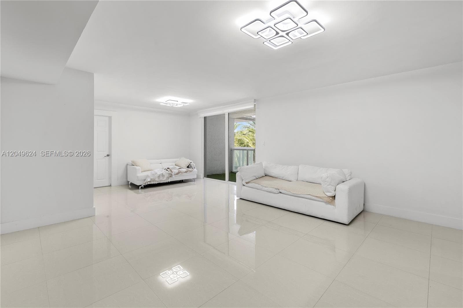 2457 Collins Ave 307 photo 7