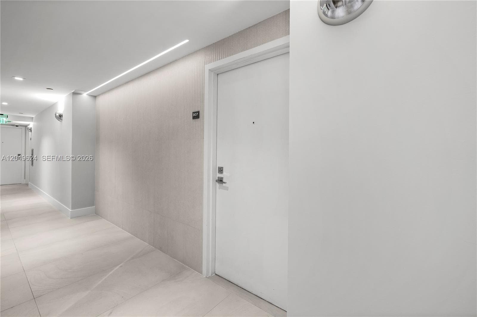 2457 Collins Ave 307 photo 3