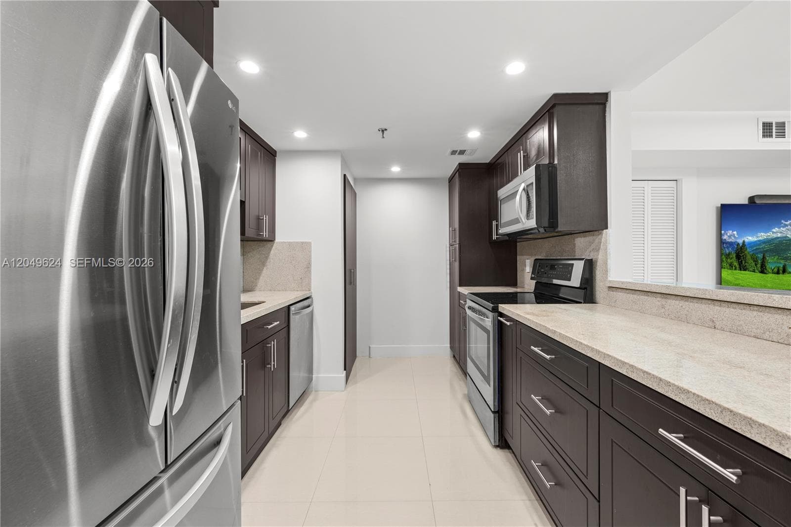 2457 Collins Ave 307 photo 1