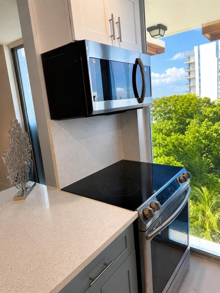1505 N Riverside Drive 508 photo 4