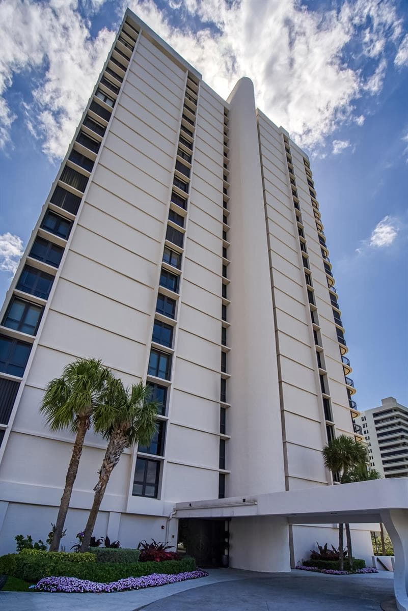 5380 N Ocean Drive 22g photo 4