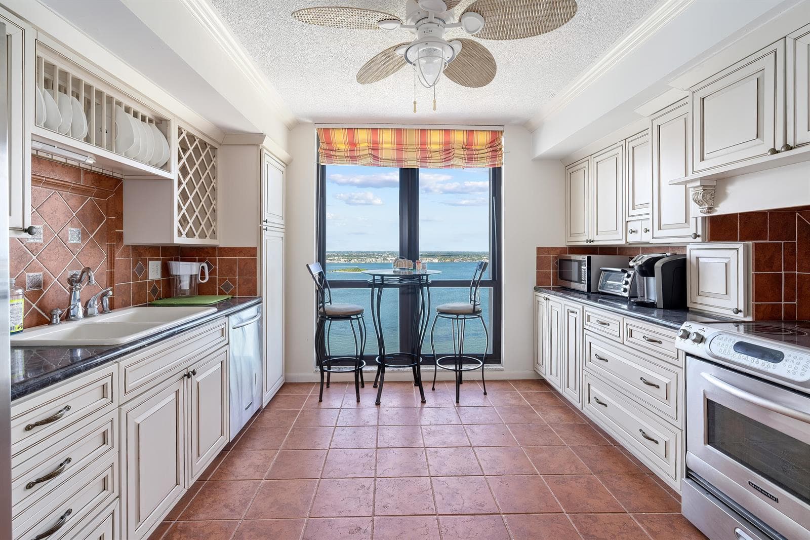 5380 N Ocean Drive 22g photo 25
