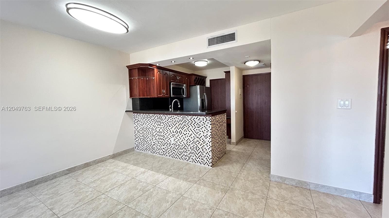 2899 Collins Ave 938 photo 2
