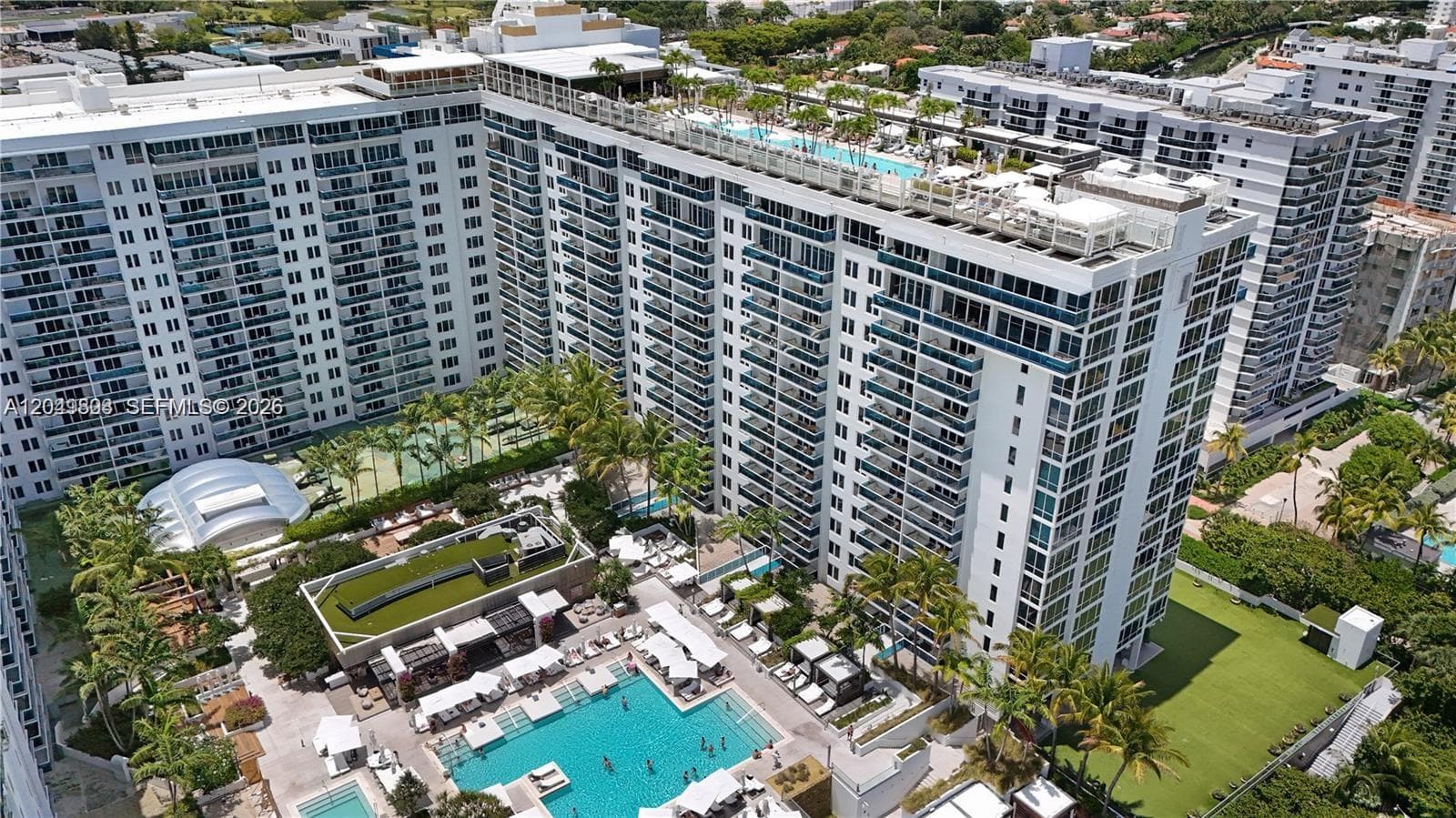 2301 Collins Ave 414 photo 4