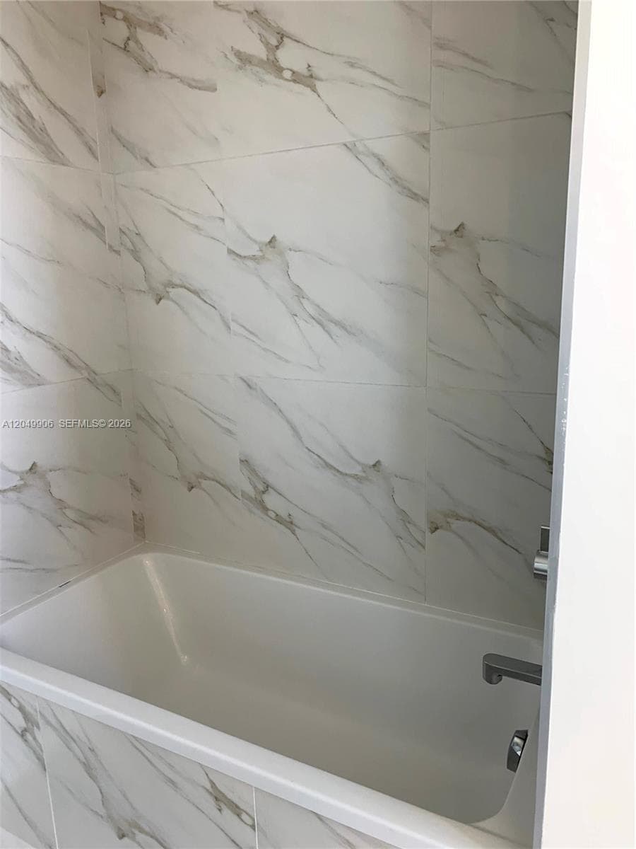 2000 W Metropica Way 1603 photo 17