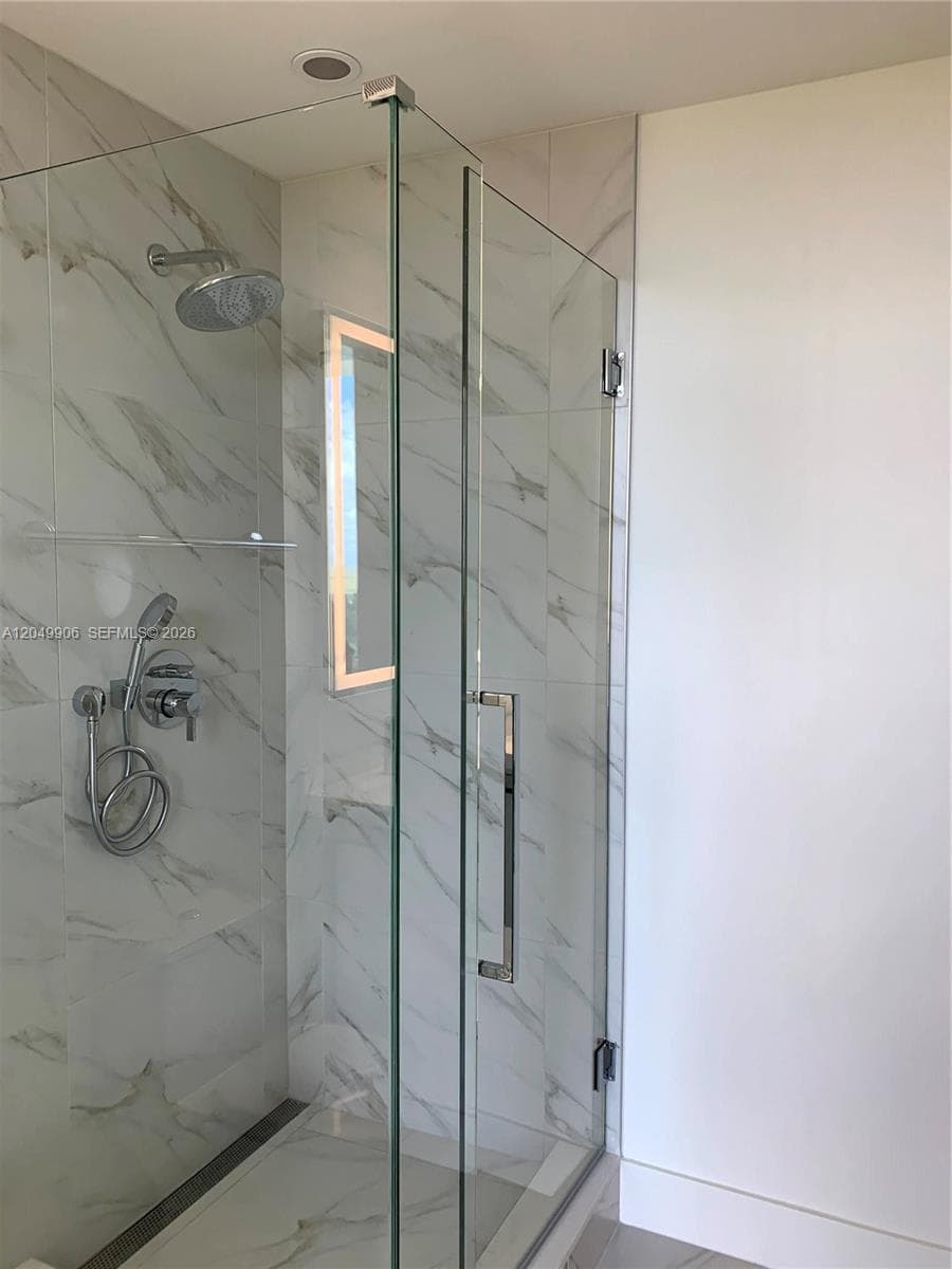 2000 W Metropica Way 1603 photo 16