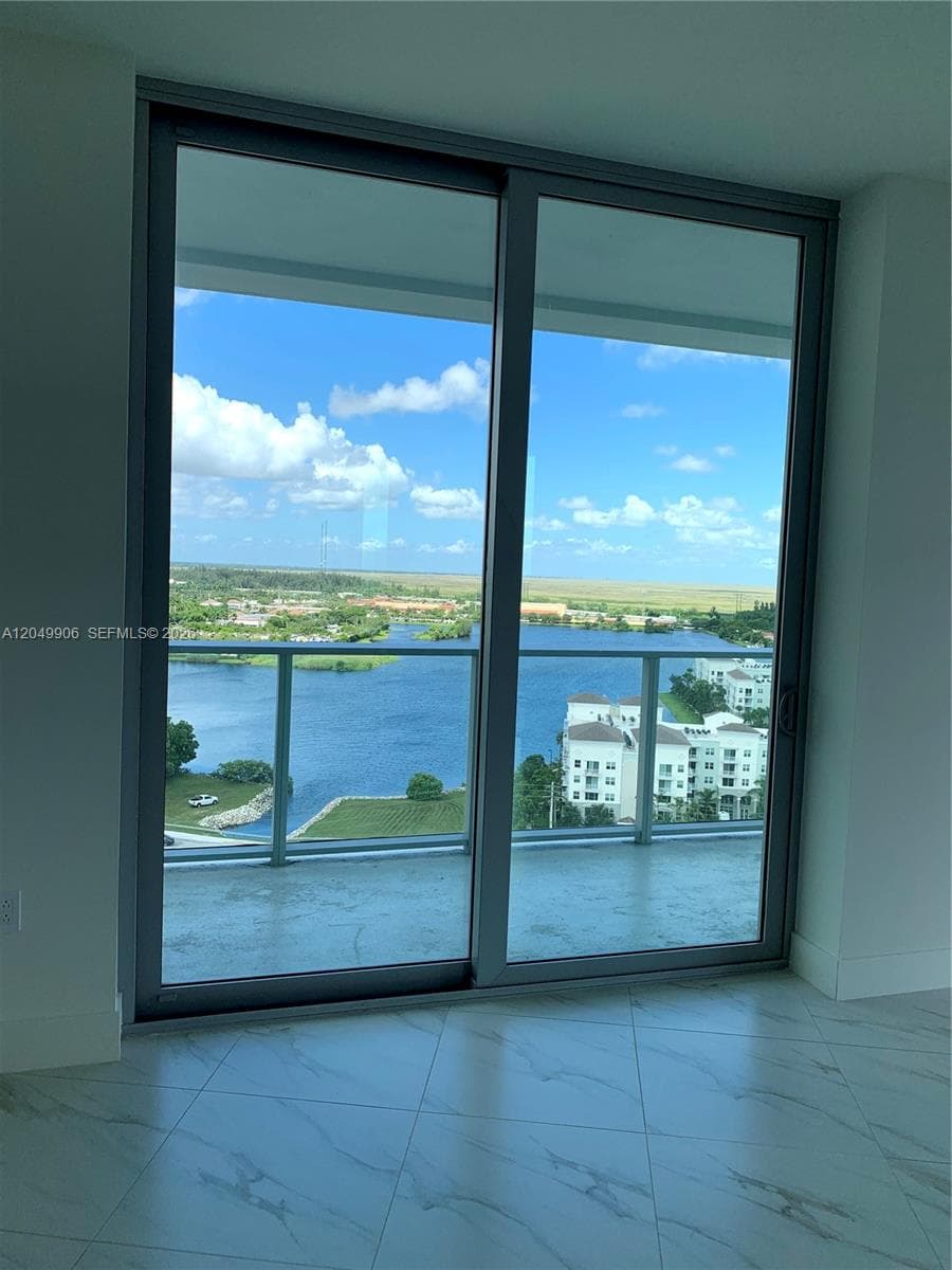 2000 W Metropica Way 1603 photo 12