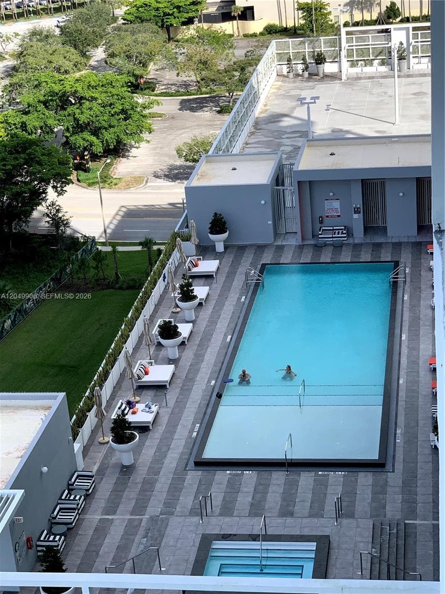 2000 W Metropica Way 1603 photo 22