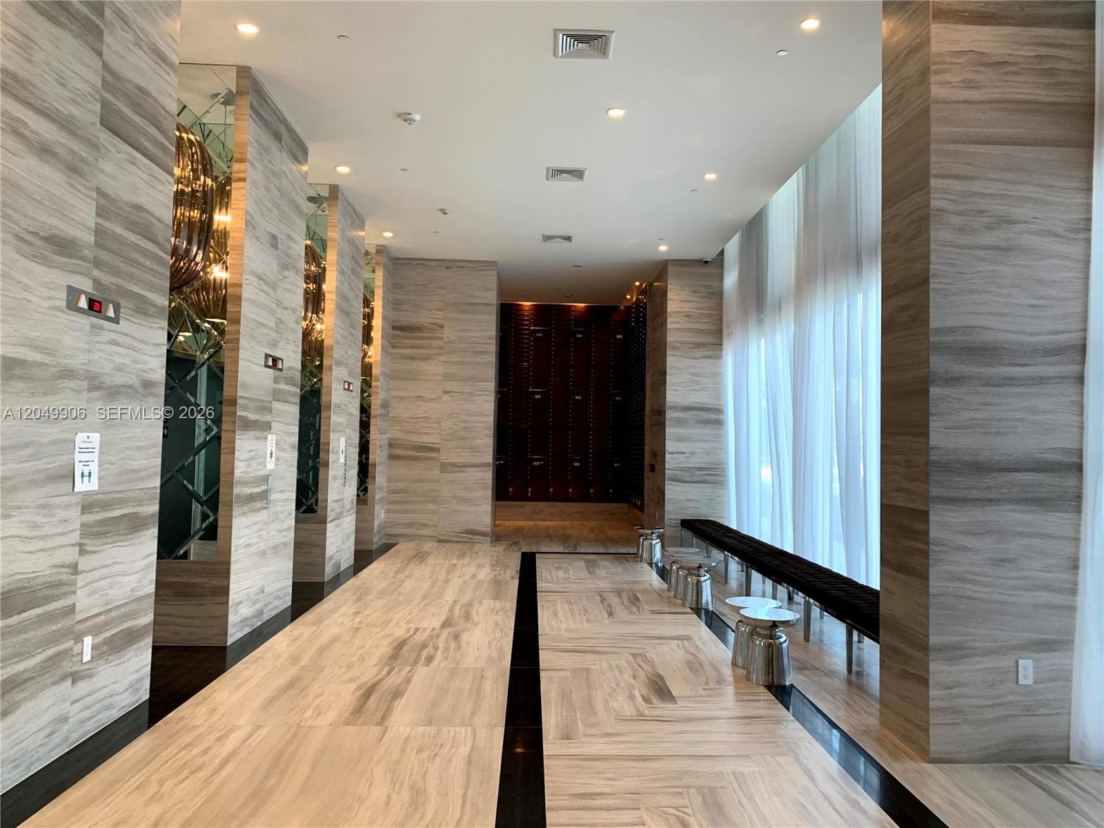 2000 W Metropica Way 1603 photo 3