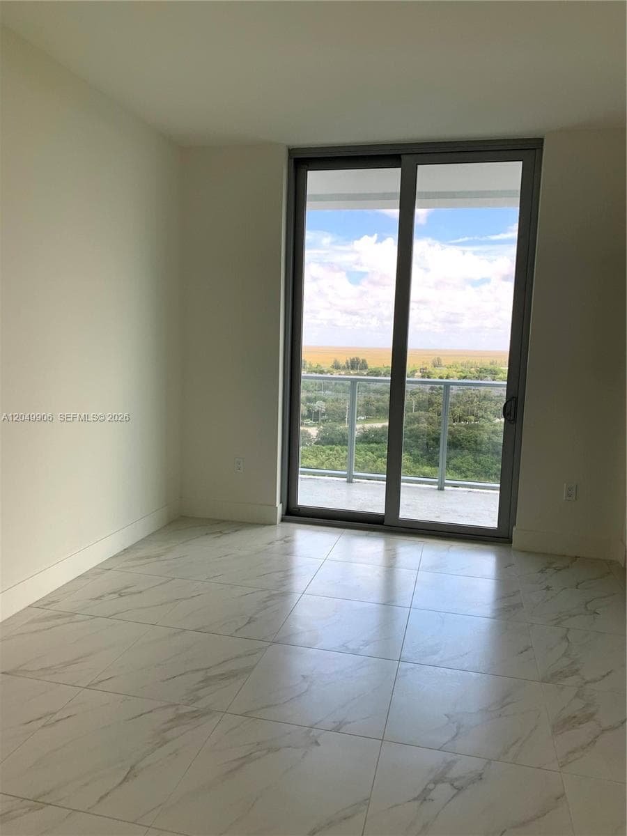 2000 W Metropica Way 1603 photo 11
