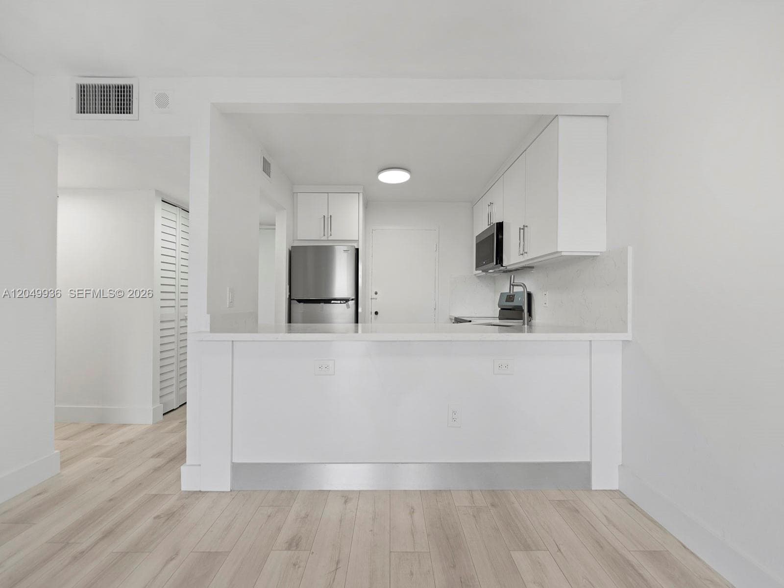 401 Ocean Dr 403 photo 6