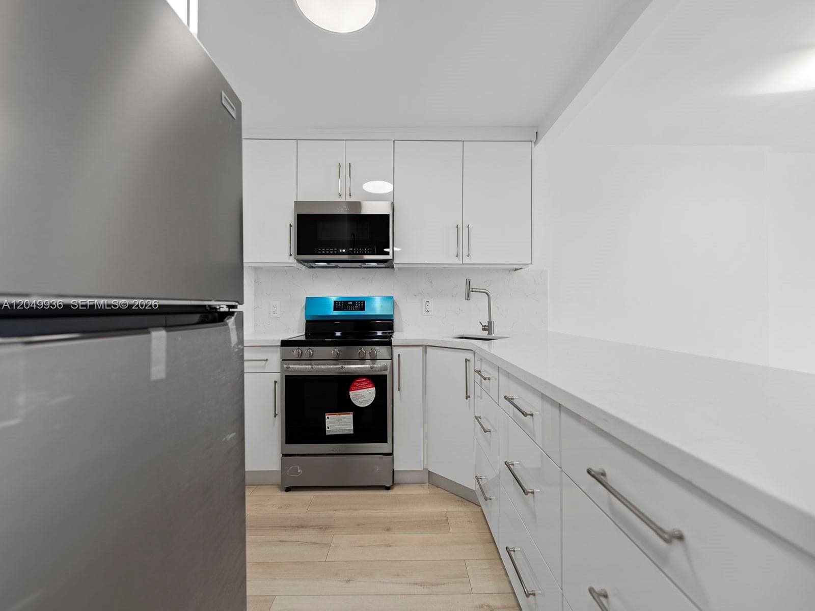 401 Ocean Dr 403 photo 3