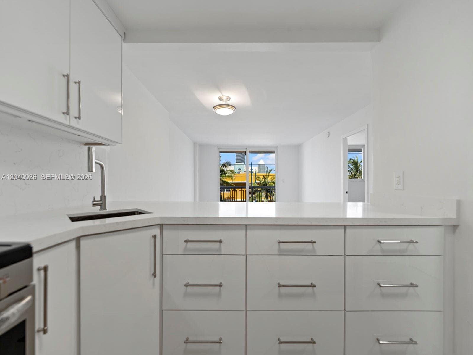 401 Ocean Dr 403 photo 5
