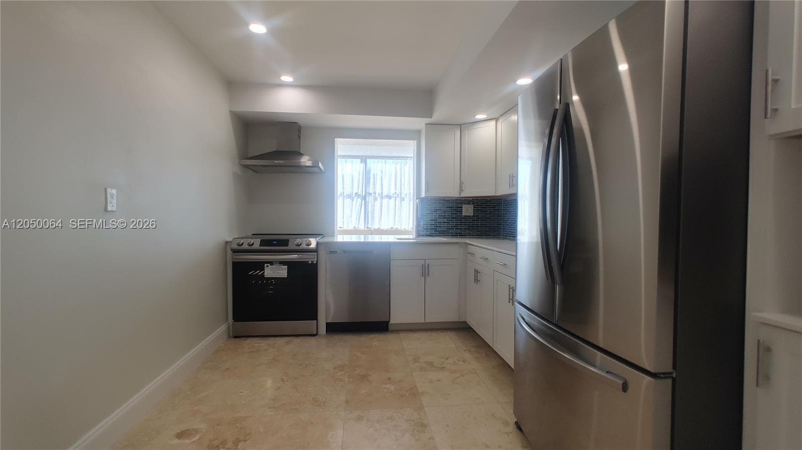 1000 Parkview Dr 125 photo 3