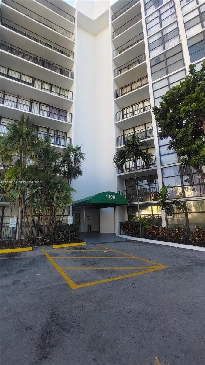 1000 Parkview Dr 125 photo 14