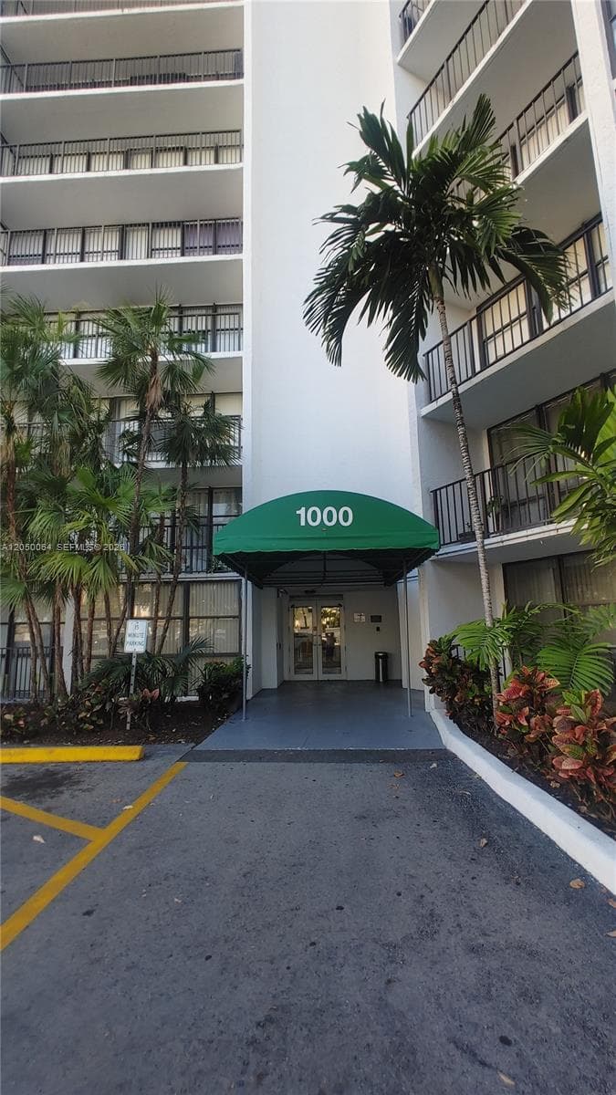 1000 Parkview Dr 125 photo 15