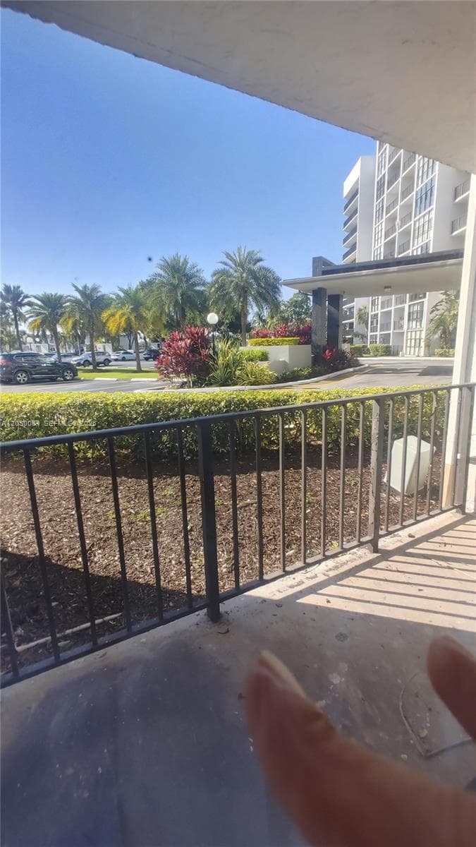 1000 Parkview Dr 125 photo 19