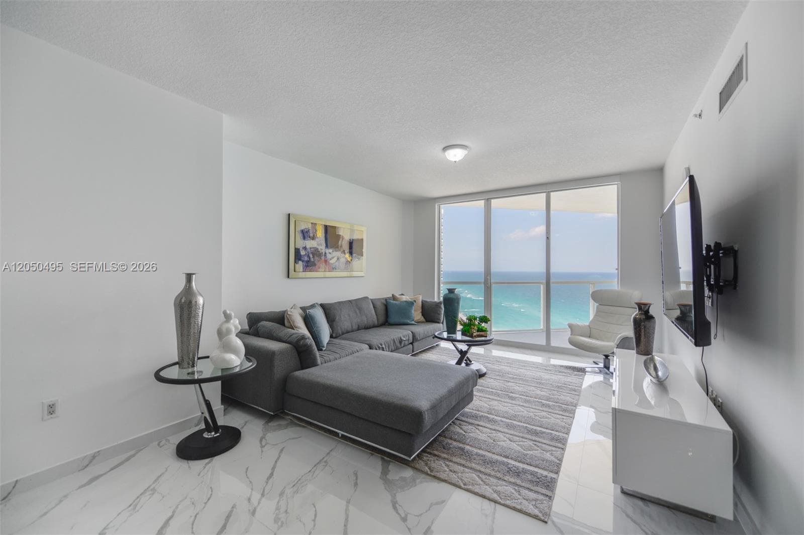 16699 Collins Ave 2004 photo 3
