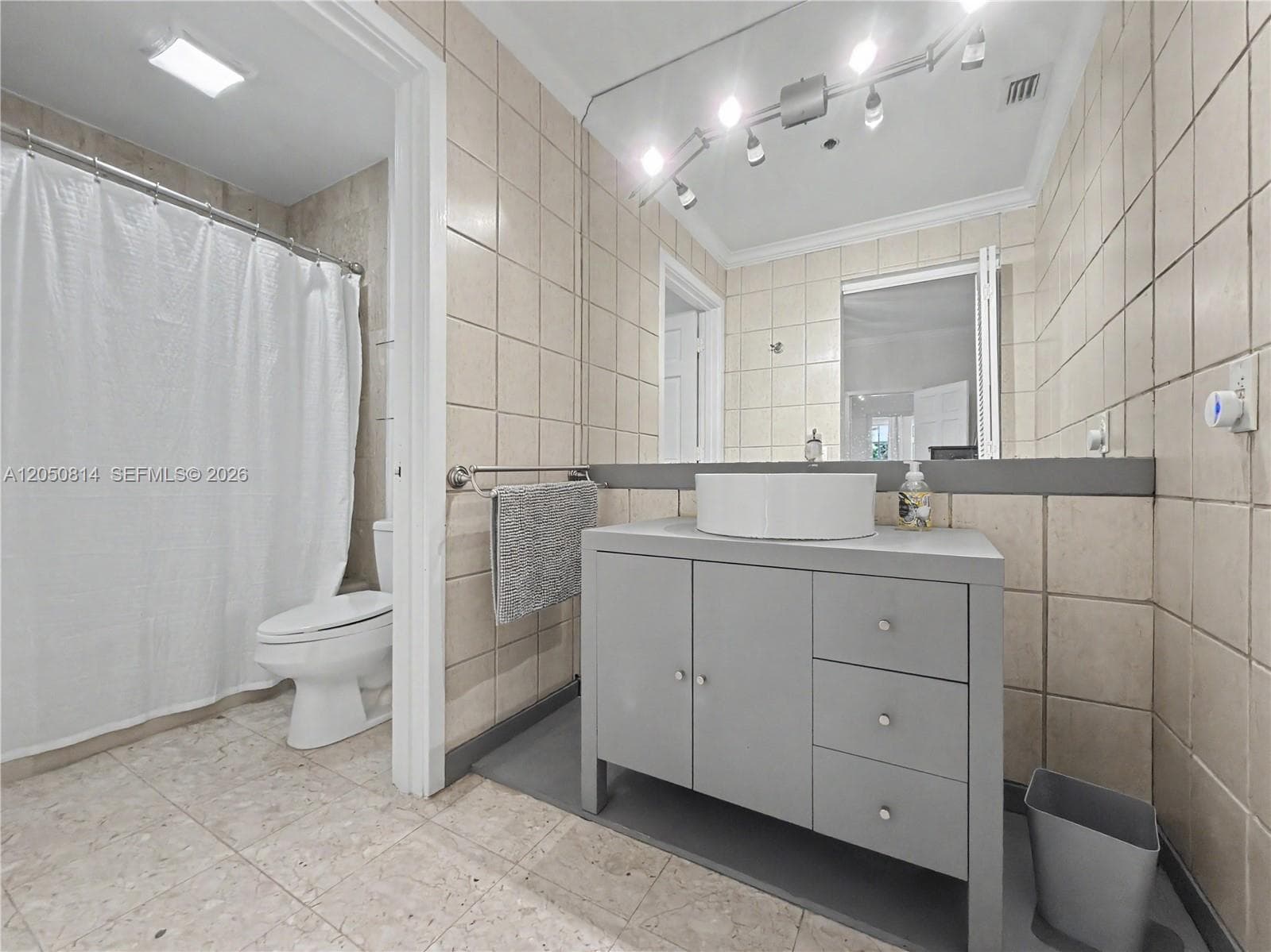 2124 Fisher Island Dr 2124 photo 14