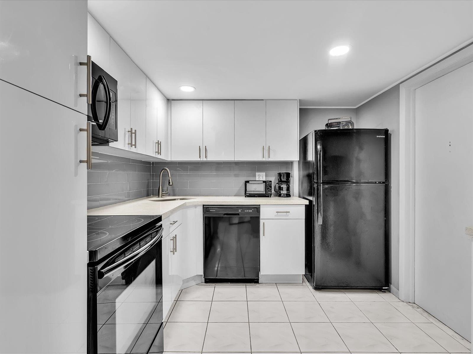 1410 S Ocean Drive 1103 photo 6