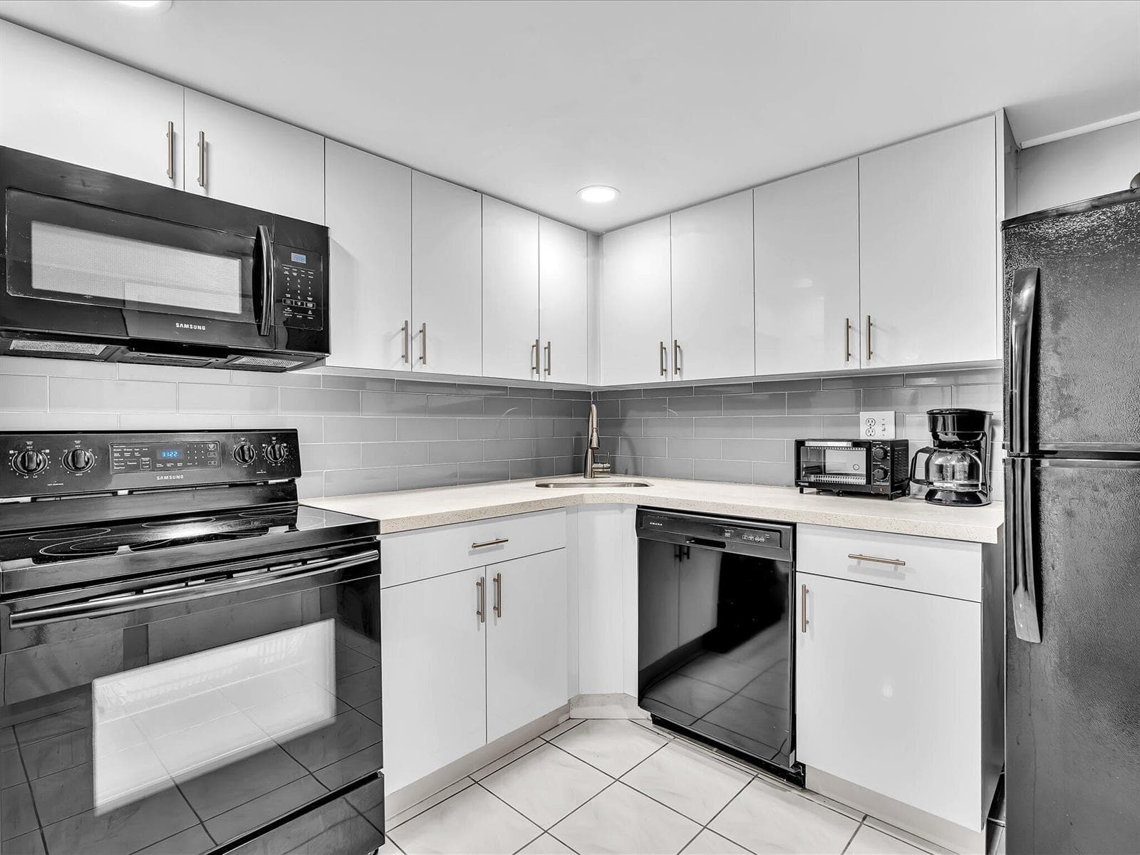 1410 S Ocean Drive 1103 photo 9