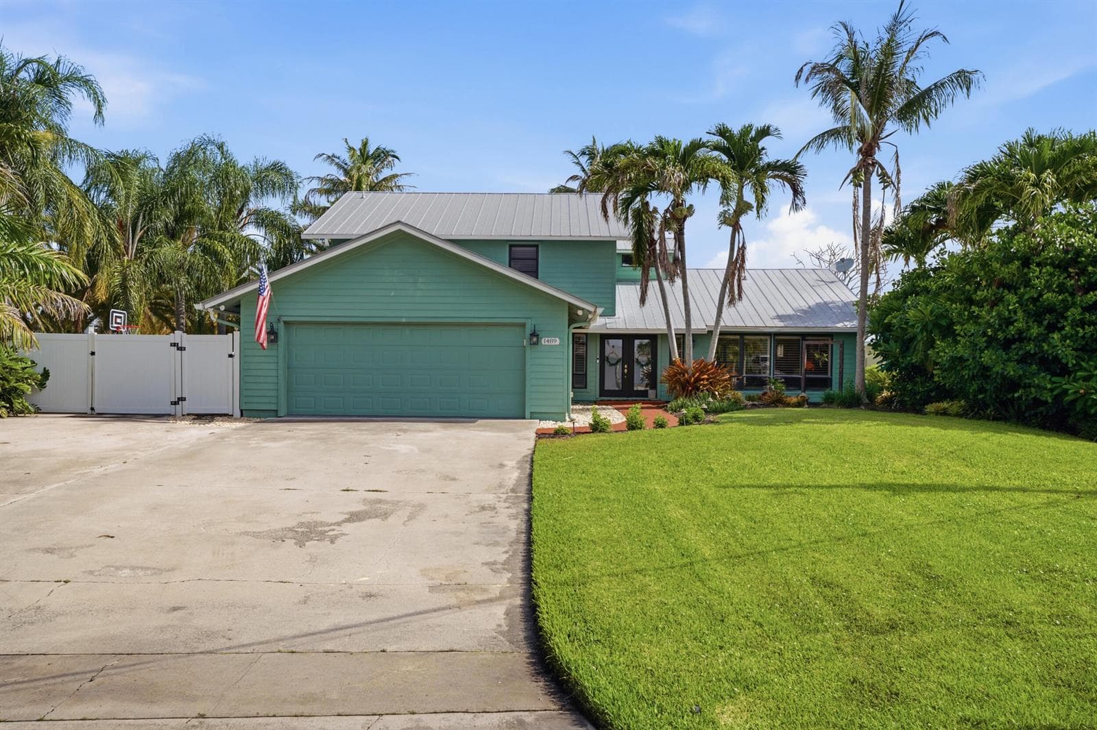 1489 SW Seahawk Way photo 3