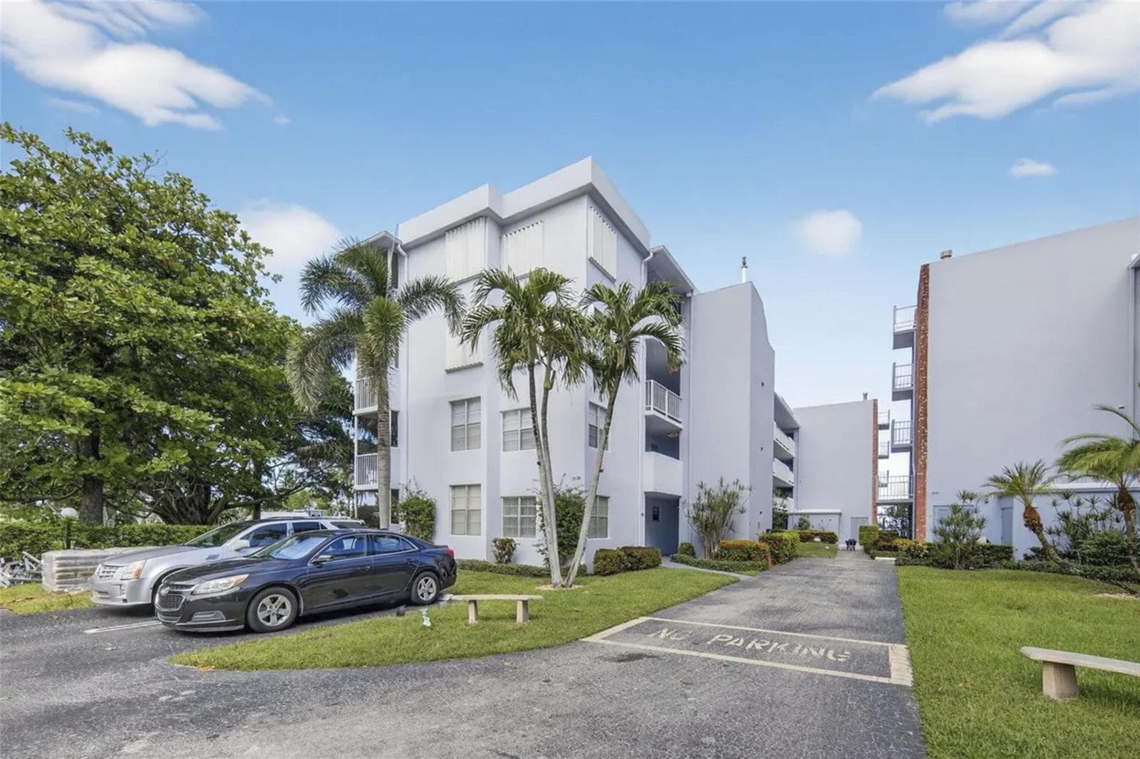 1820 New Palm Way 306 photo 2