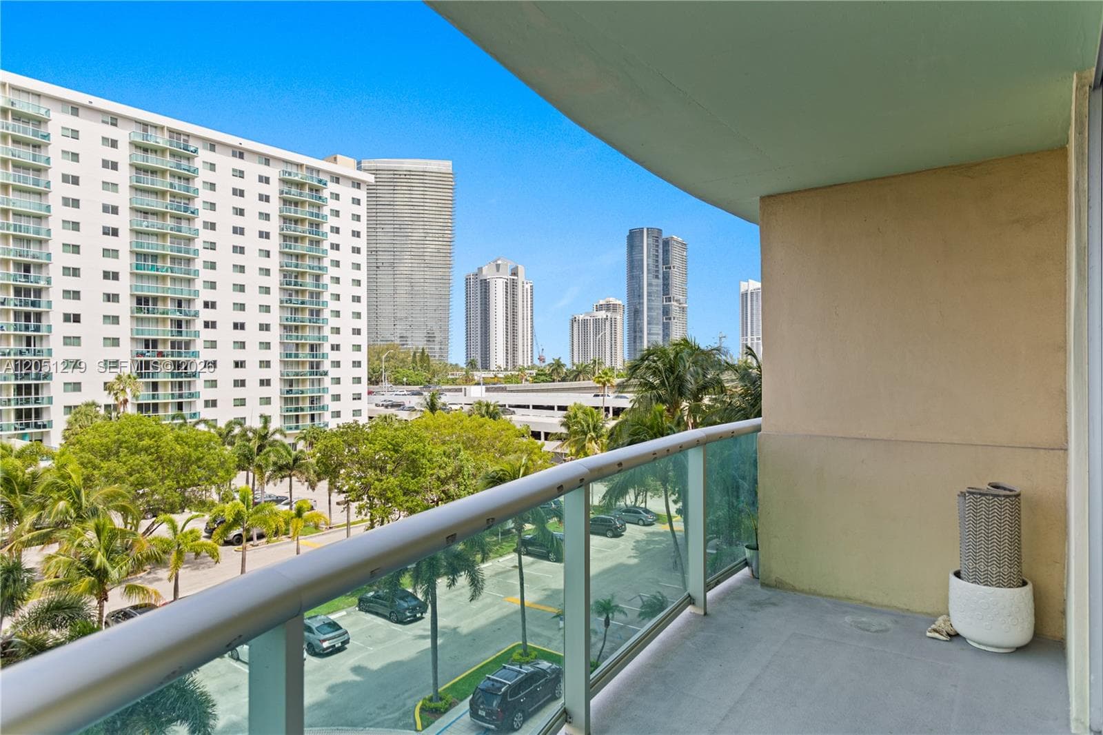 19390 Collins Ave 516 photo 2