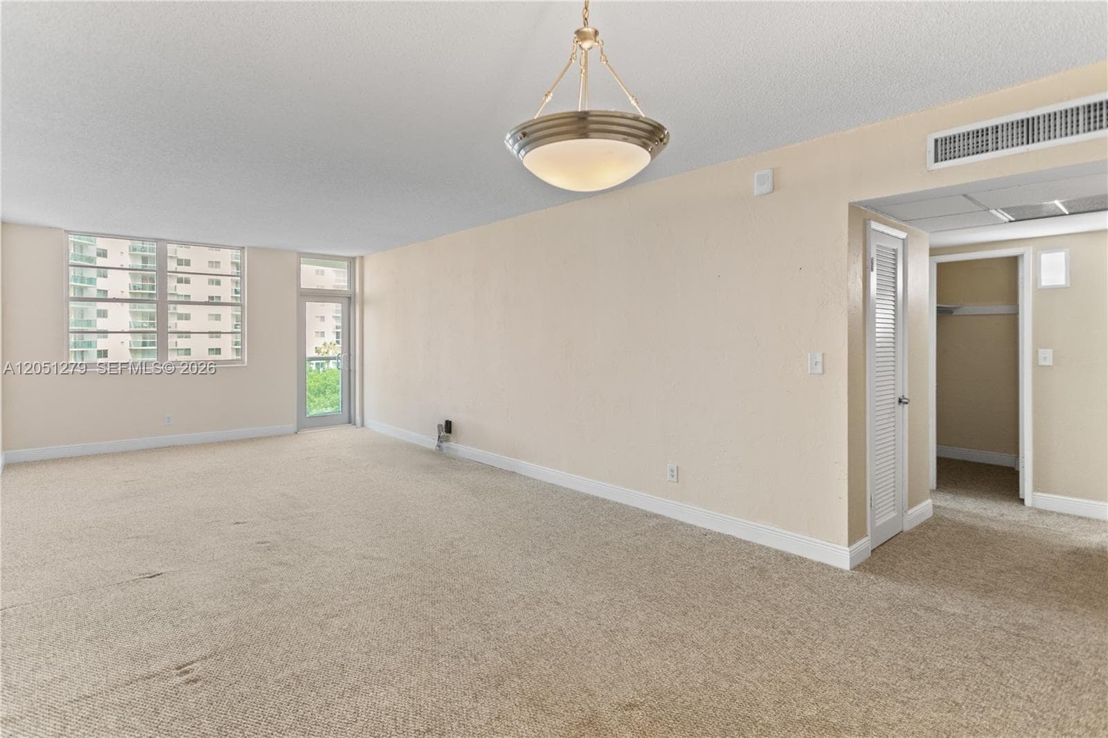 19390 Collins Ave 516 photo 14