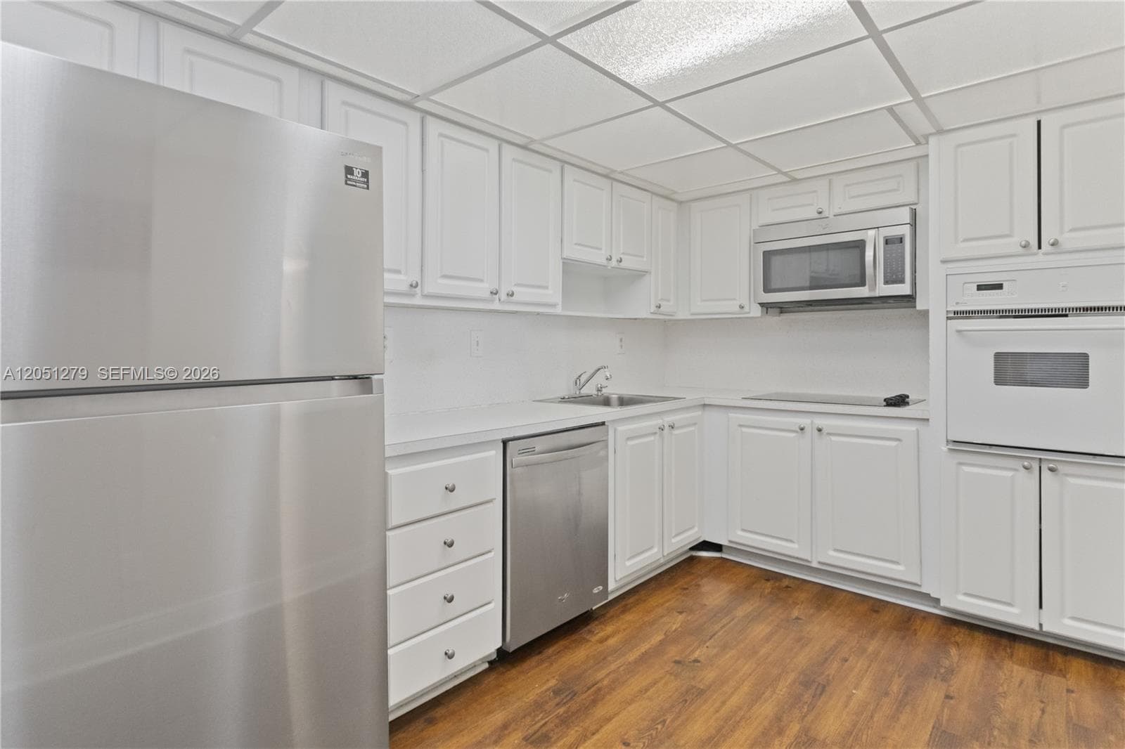 19390 Collins Ave 516 photo 4