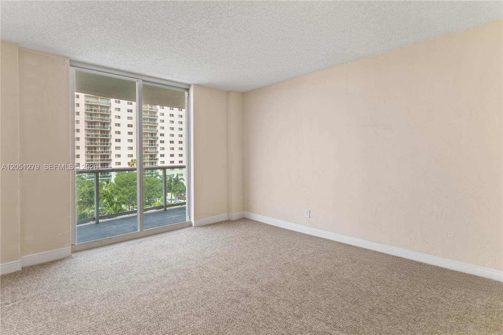 19390 Collins Ave 516 photo 25