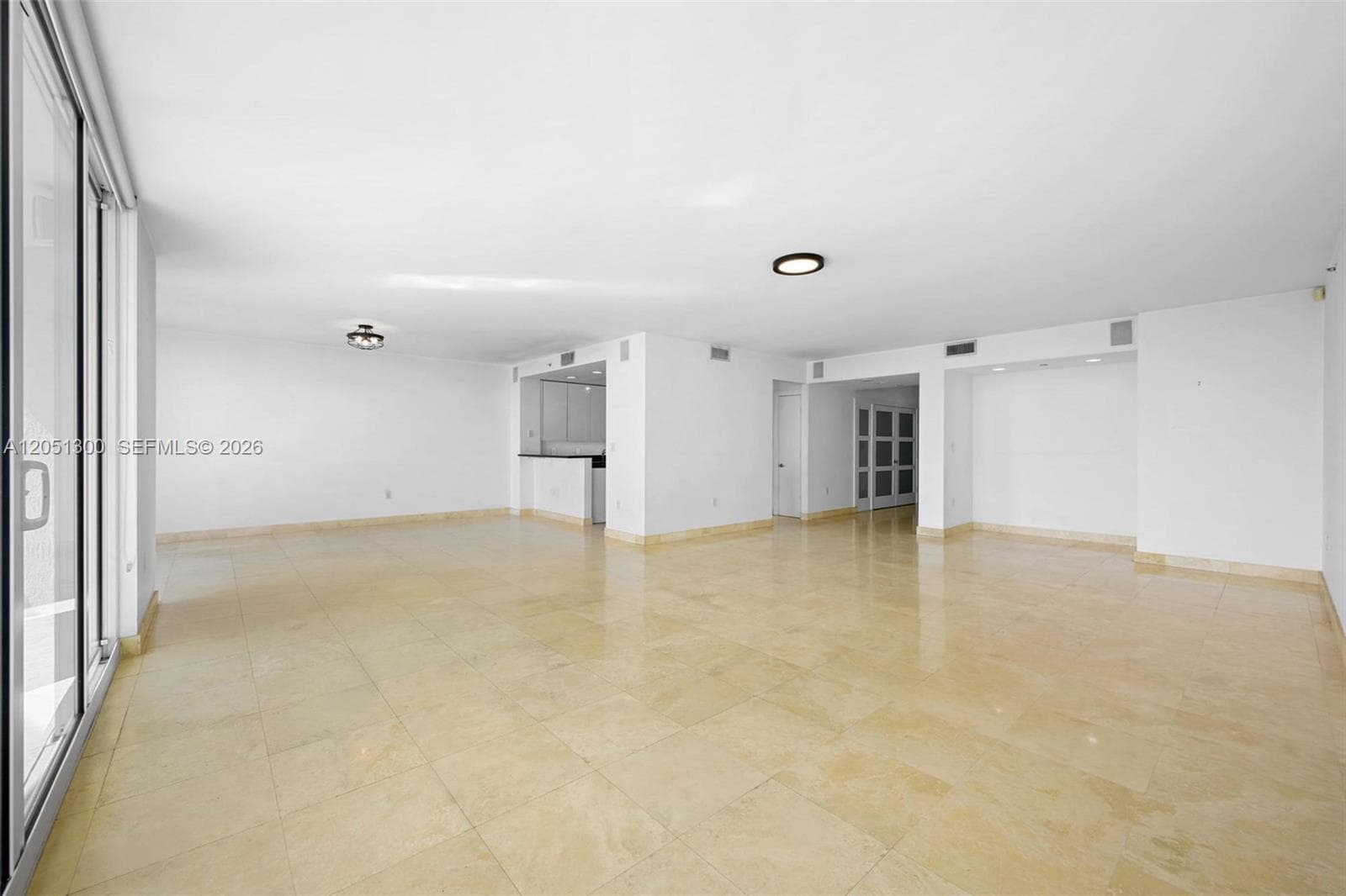 20201 E Country Club Dr 1502 photo 4