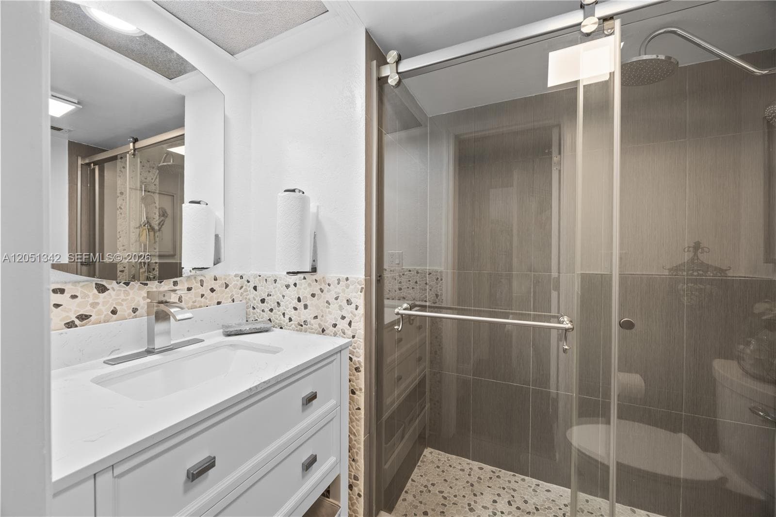 300 Bayview Dr 903 photo 14
