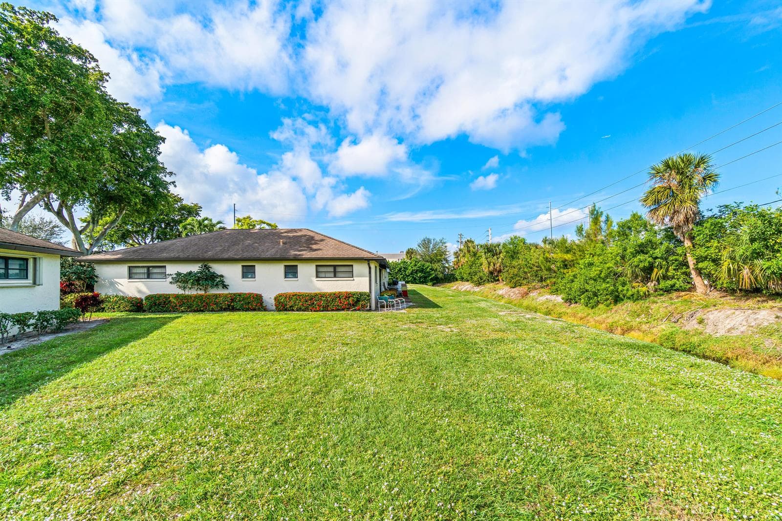 4863 Hawkwood Road B photo 16
