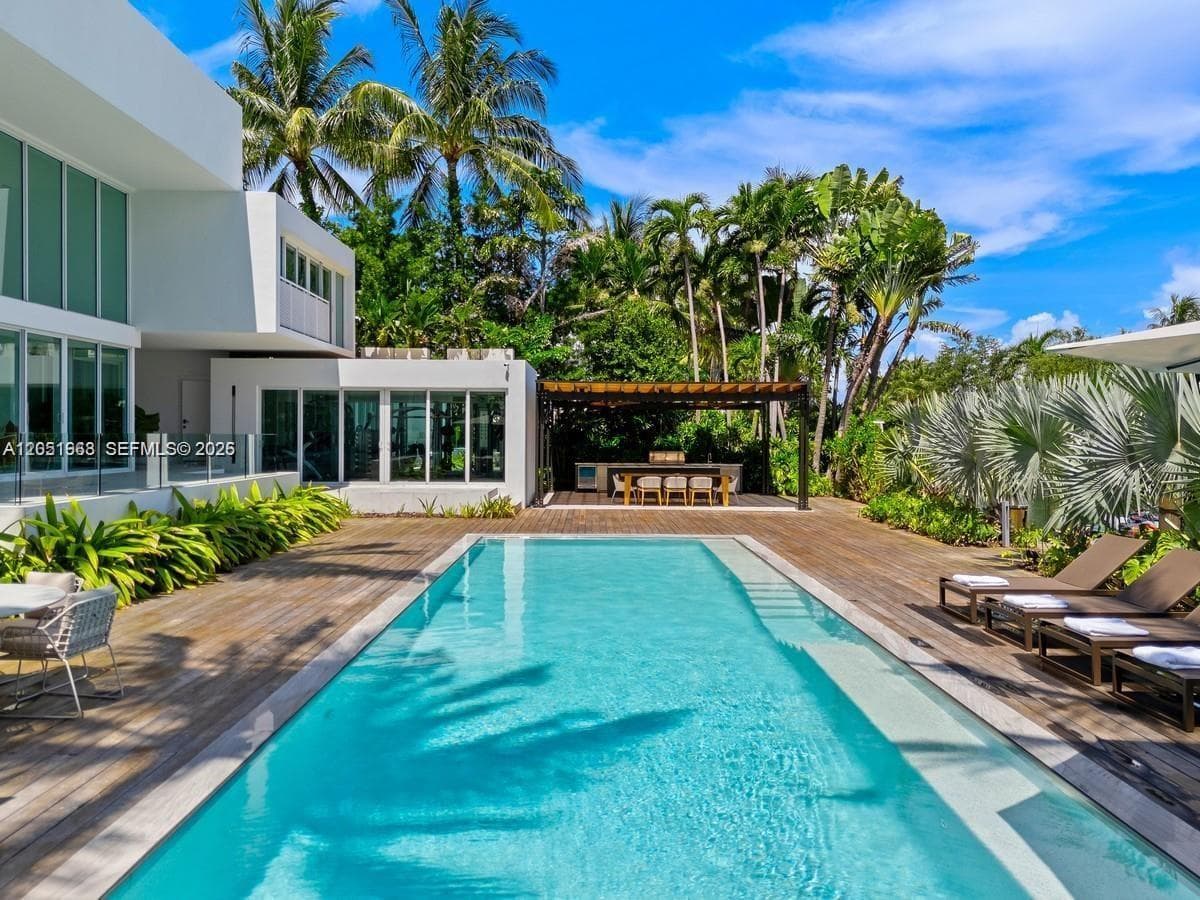 161 Cape Florida Drive photo 13