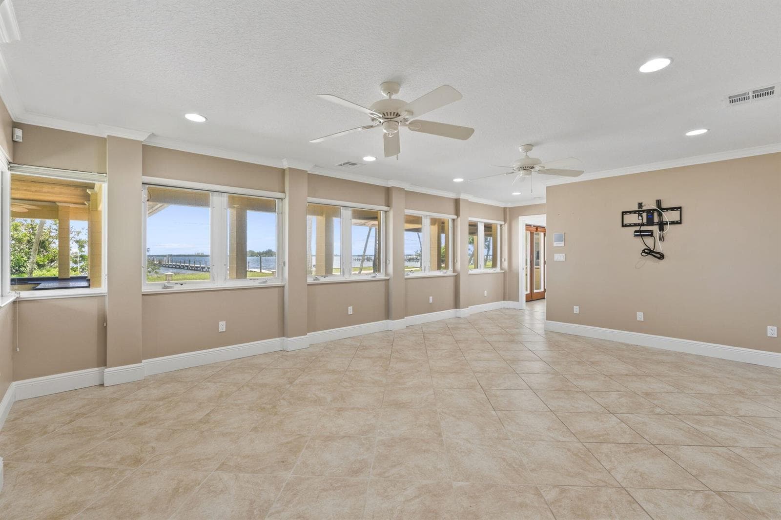 3209 N Indian River Drive photo 21
