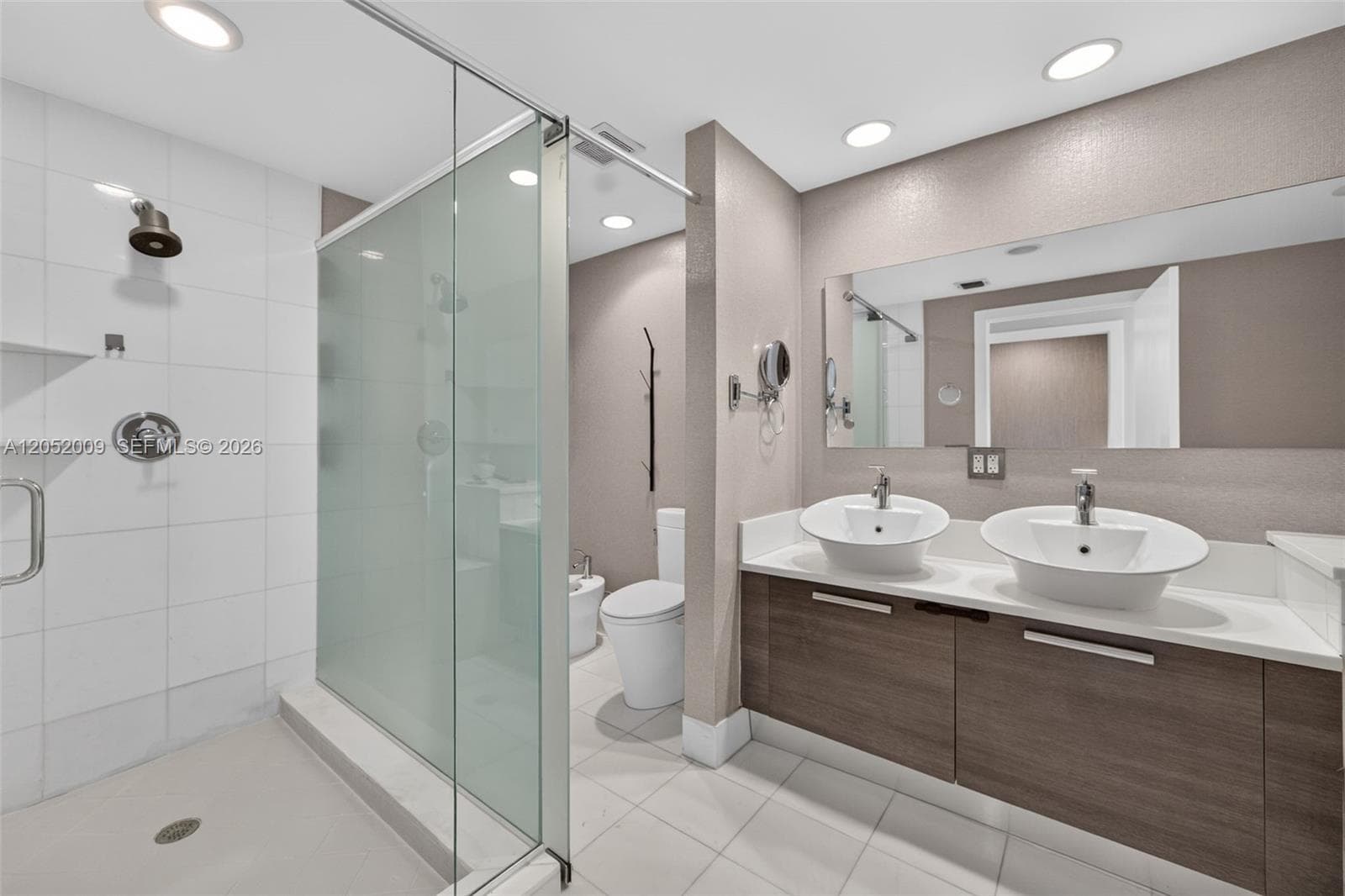 2950 NE 188th St 406 photo 23