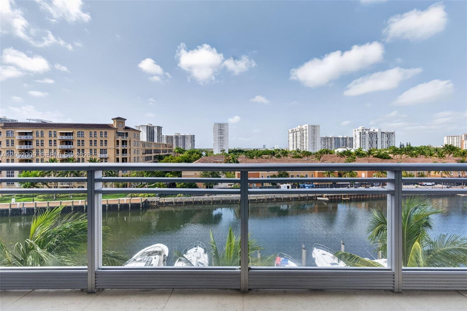 2950 NE 188th St 406 photo 13