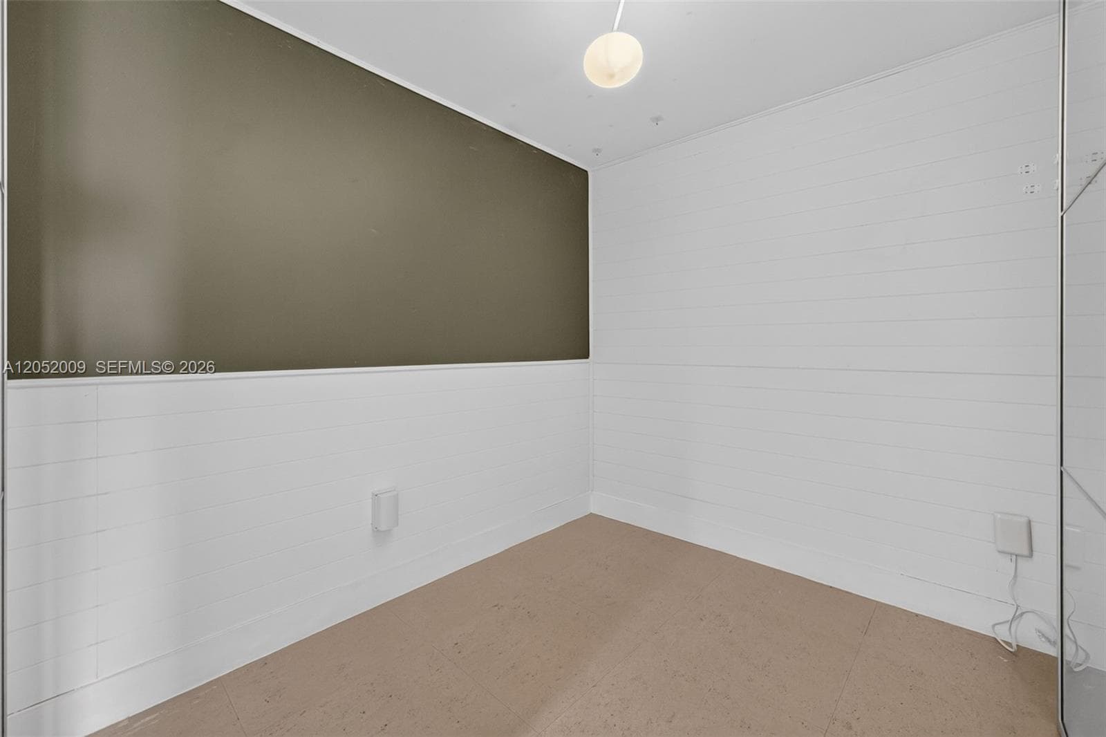 2950 NE 188th St 406 photo 16