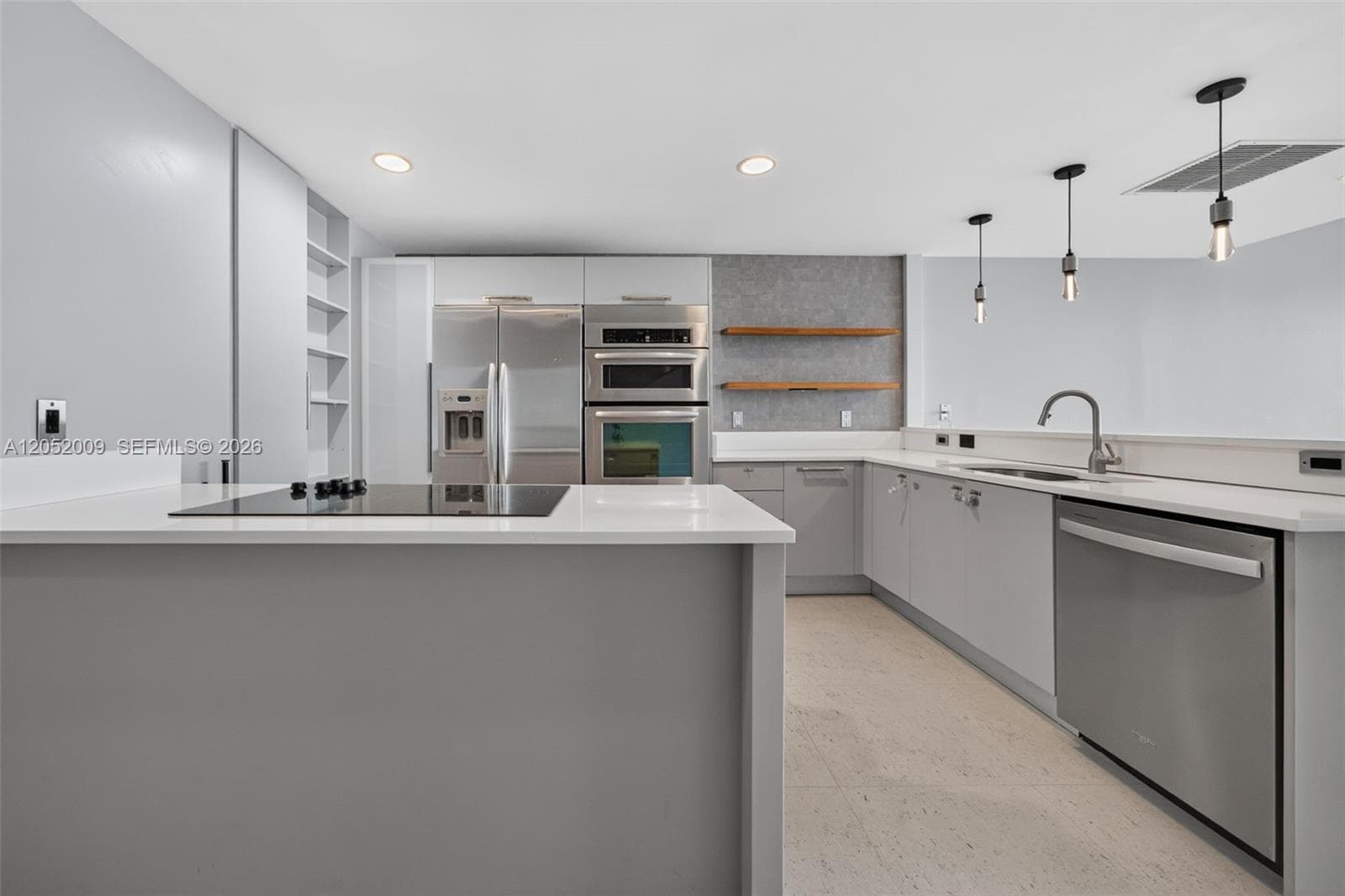2950 NE 188th St 406 photo 4