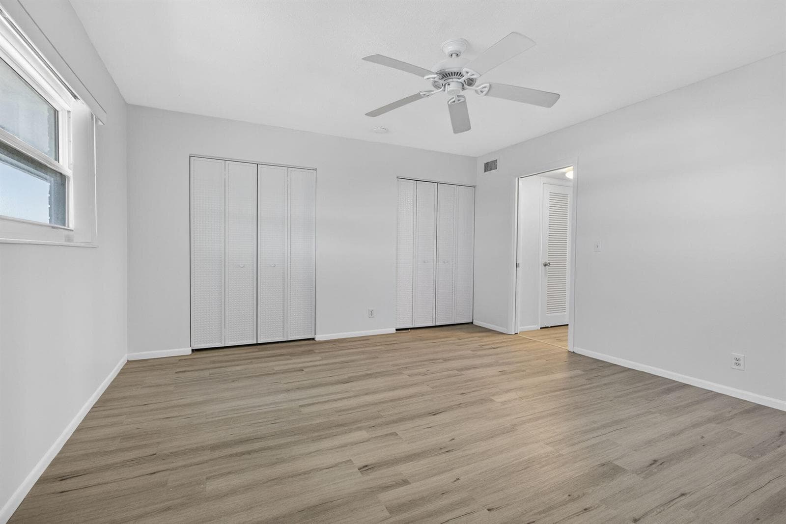 100 Shore Court 307 photo 18